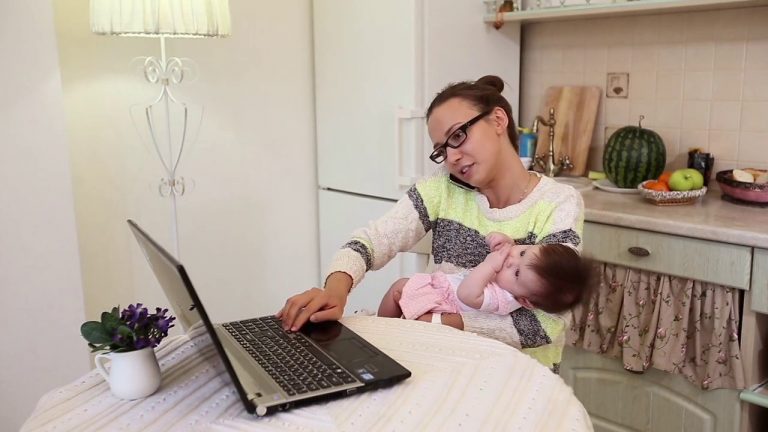1 donna su 5 fuori da mercato del lavoro dopo nascita di un figlio