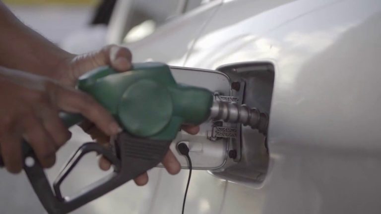 Auto a benzina e diesel, l’Ue conferma lo stop dal 2035