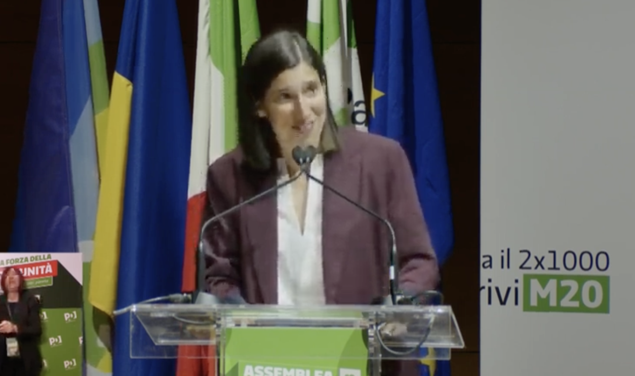 L’Assemblea PD proclama Elly Schlein nuova segretaria, lunga ovazione. VIDEO
