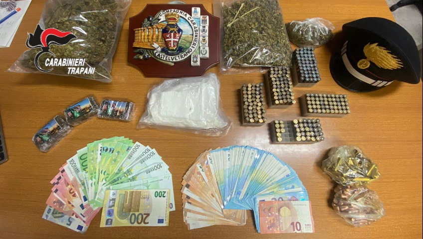 Campobello, titolare di un bar in arresto: nascondeva droga e munizioni