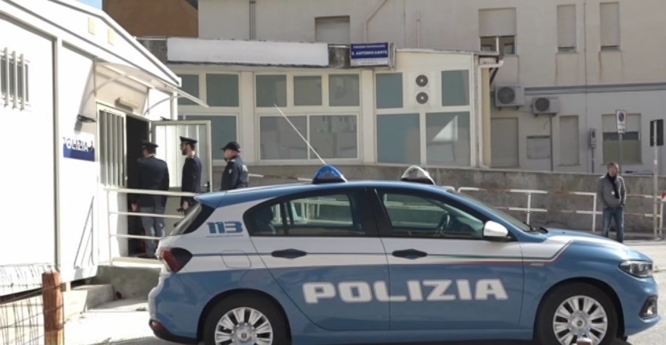 Chiedeva denaro e minacciava cittadini trapanesi, sanitari e fedeli: arrestato