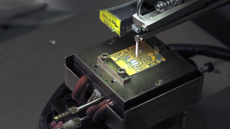 Microchip e semiconduttori, la battaglia che cambierà l’auto