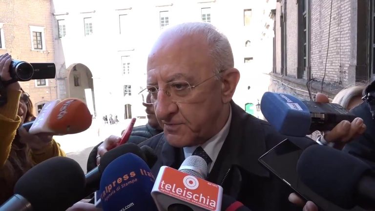 Autonomia: De Luca “Spezza l’Italia, serve di più la burocrazia zero”