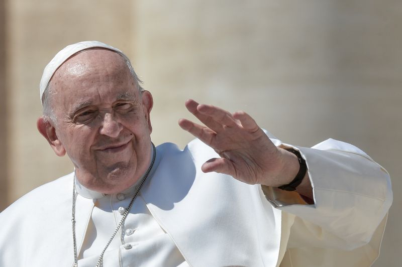 Il Papa in Ungheria “Prego per un futuro di pace”