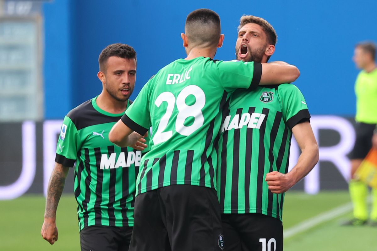 Il Sassuolo in dieci rimonta e batte 2-1 l’Empoli