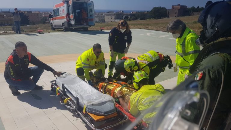 Precipita dalla scogliera a Favignana. Interviene un elecottero dell’aeronautica da Trapani