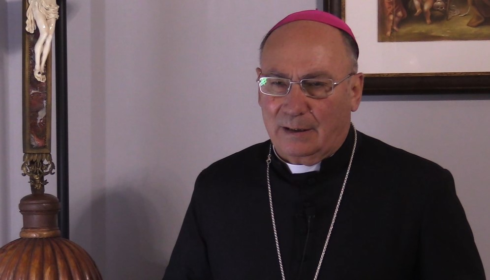 Sanità nella diocesi, il vescovo: “Basta con le promesse della politica”