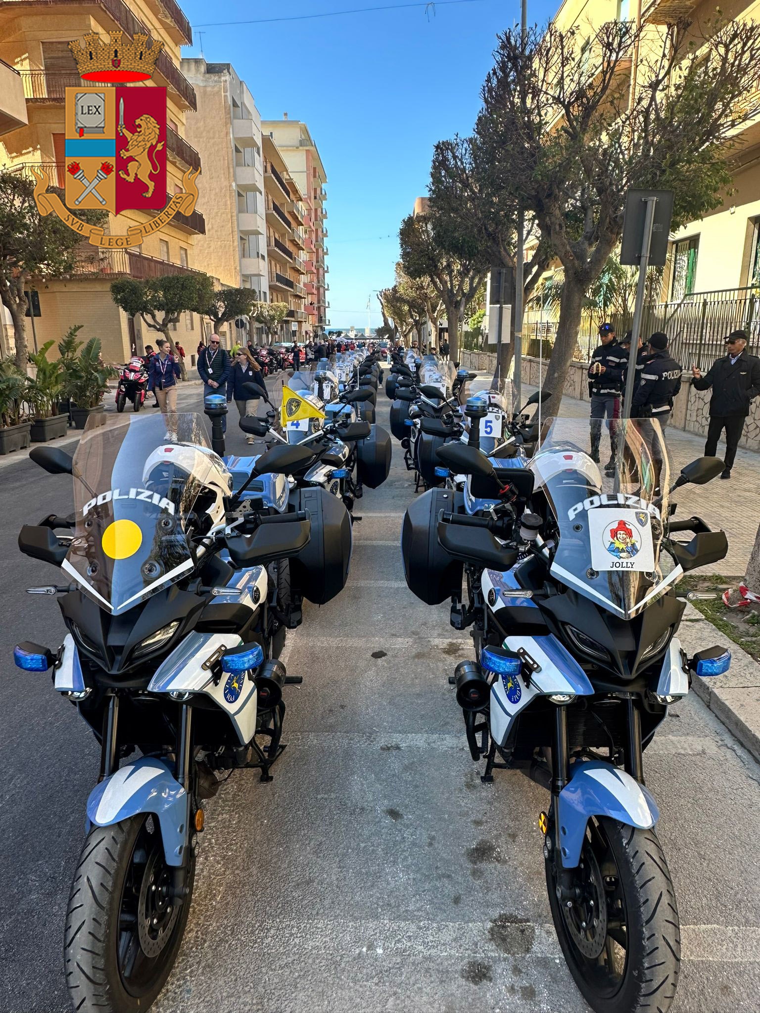 Giro di Sicilia, la Polizia fa da ‘scorta’ ed educa gli studenti al Codice della Strada