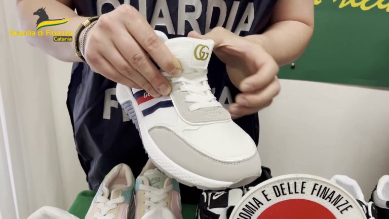 Sequestrate 300 paia di scarpe nel Catanese, una denuncia