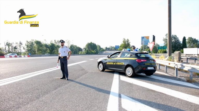 Lucca, appalto truccato nella fornitura di mezzi per raccolta rifiuti