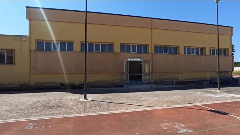 Conclusi i lavori alla palestra dell’Istituto Rallo che riapre con una partita di volley