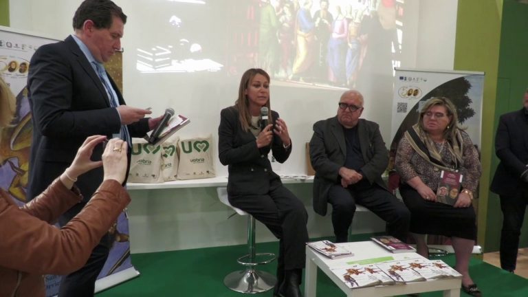 Perugino e Signorelli, al Vinitaly la guida sui due grandi artisti