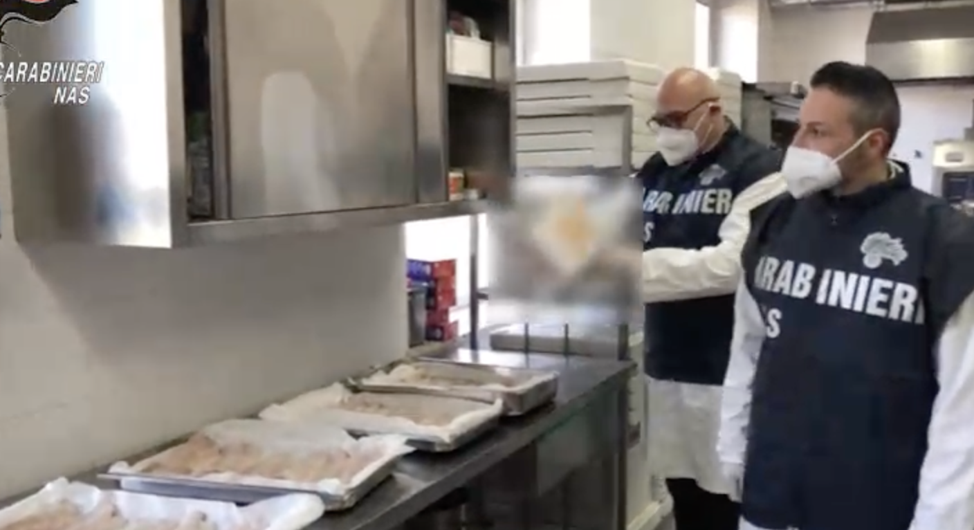 I Nas nelle mense ospedaliere e scolastiche palermitane: trovati escrementi e blatte. VIDEO