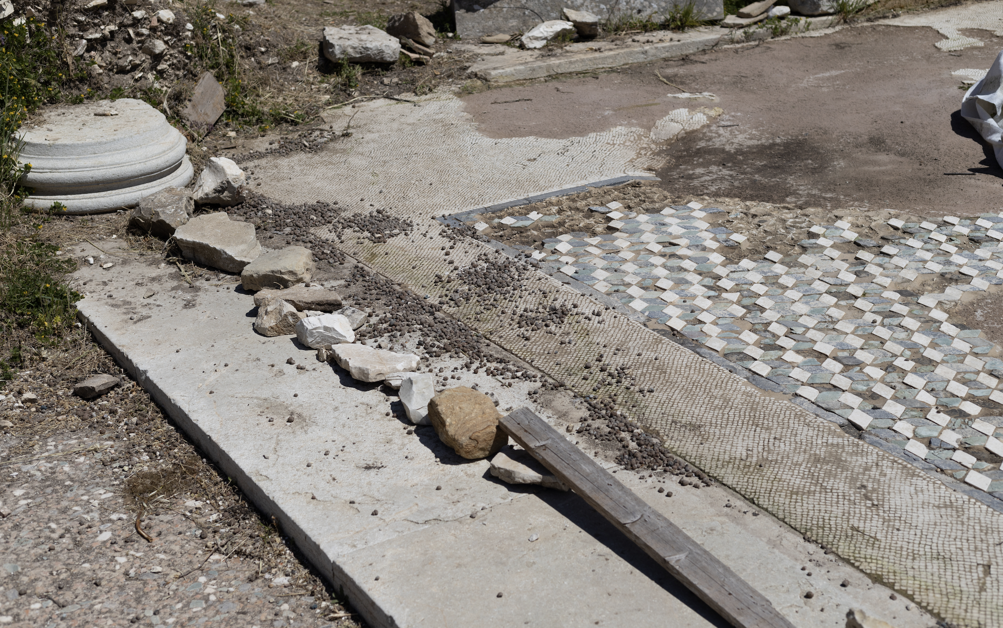 Scoperta la strada lastricata dell’antica Segesta. Dal 25 aprile visite guidate