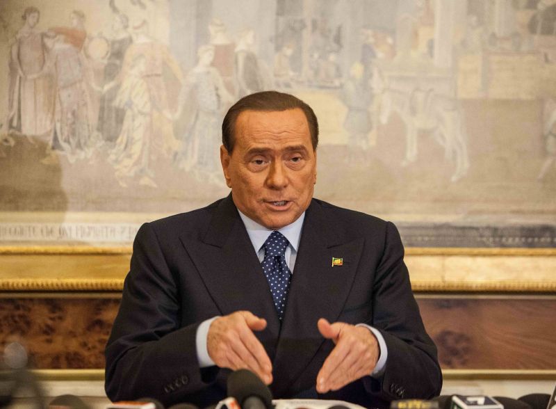 Berlusconi ha la leucemia e dice ai suoi: “Il Paese ha bisogno di voi”