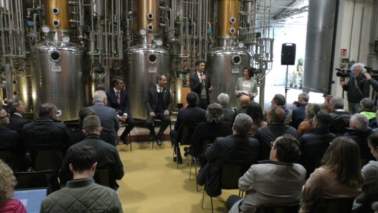 Italgas, primo impianto di biometano in una distilleria di grappa