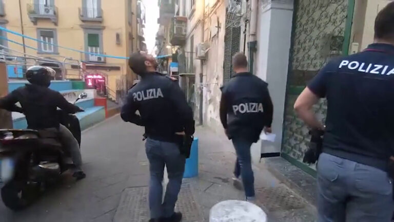 Blitz anti camorra a Napoli, 53 misure cautelari