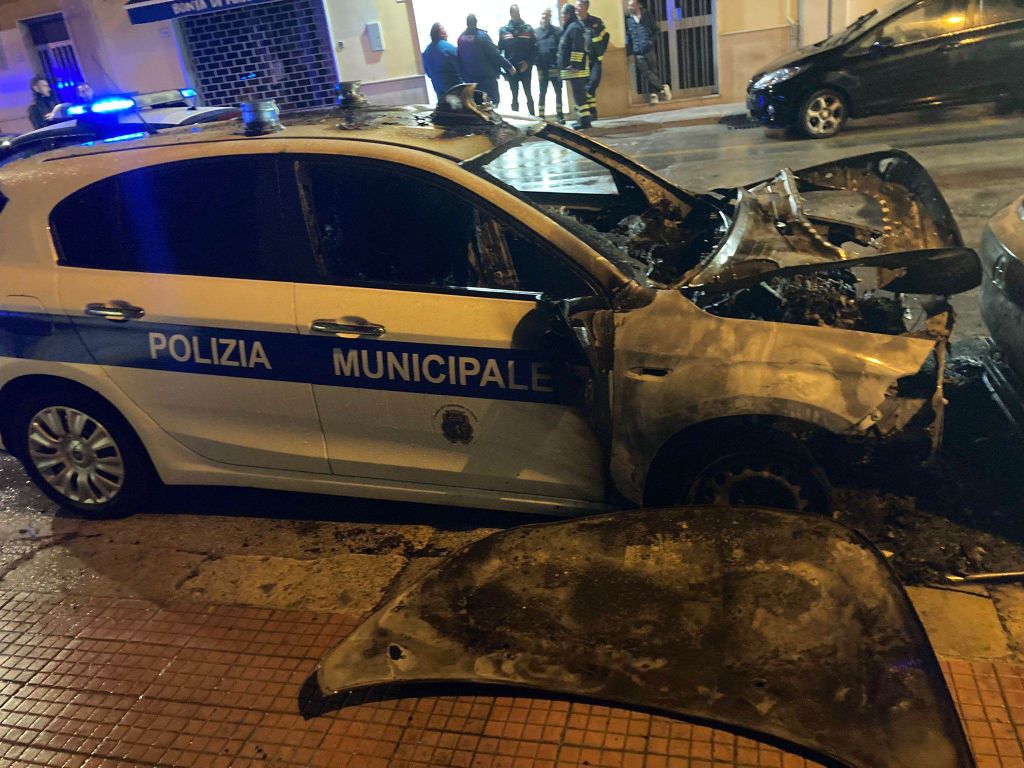 Campobello di Mazara, incendiate due auto della Polizia Municipale