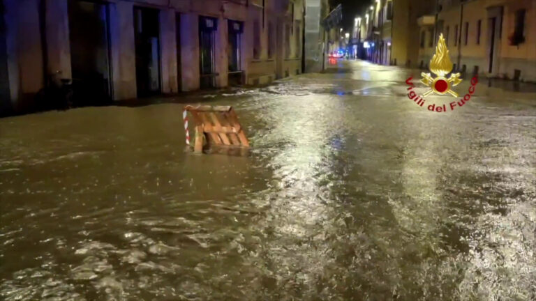 Maltempo, strade invase dall’acqua a Faenza