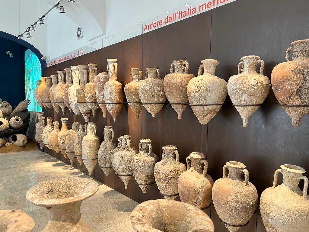 Trapani: a Palazzo Milo mostra di reperti archeologici, volumi e macchinari tipografici