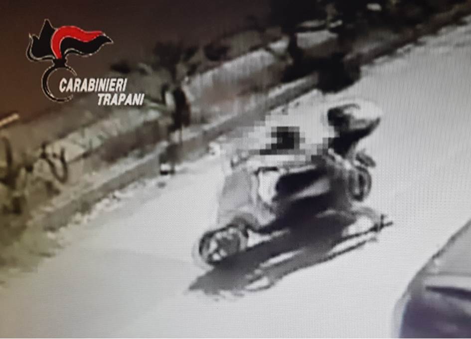 Rubavano ciclomotori e rivendevano i pezzi, arrestato un marsalese. VIDEO