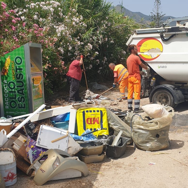 Alcamo Marina ripulita dai rifiuti, iniziata la bonifica