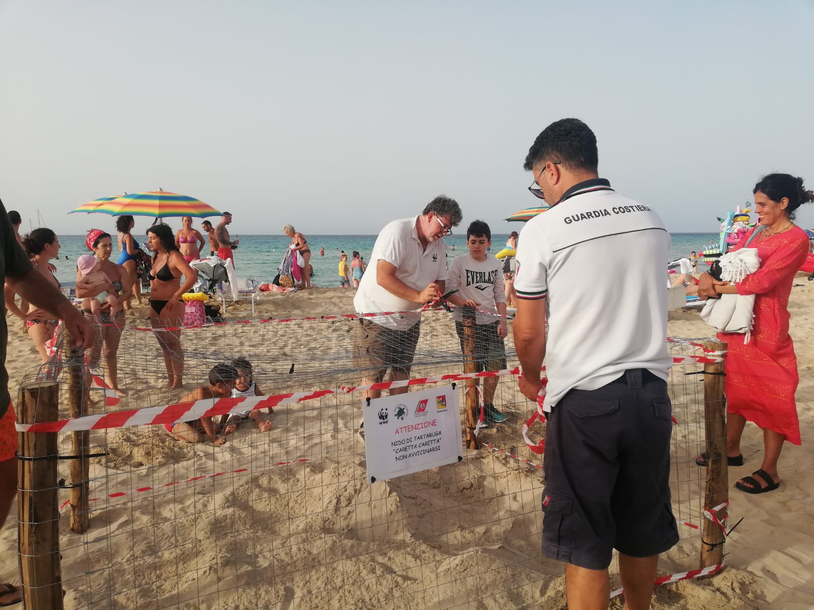 A San Vito uova in spiaggia di Caretta Caretta sotto gli occhi dei bagnanti