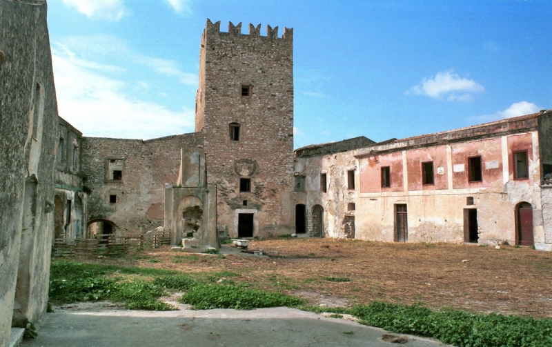 Il plastico del castello Inici di Castellammare si presenta in Aula consiliare