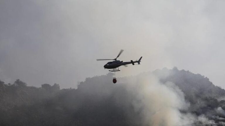 Localizzato l’elicottero antincendio disperso in Sicilia, il pilota è vivo