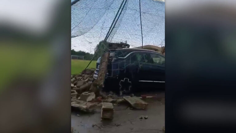 Maltempo in Lombardia, alberi caduti e strade allagate