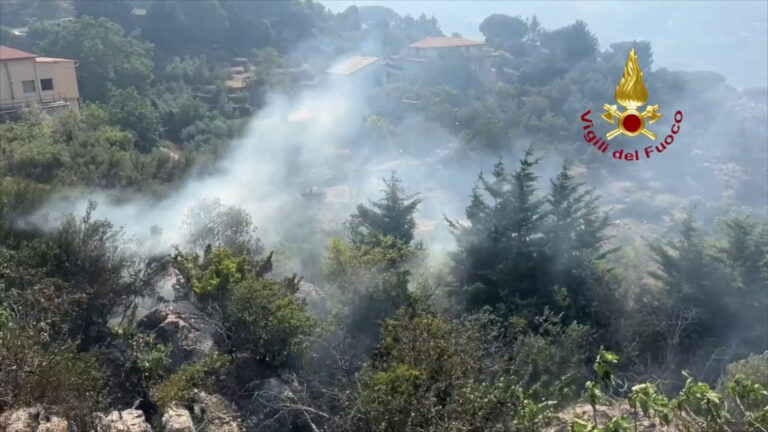 Palermo ancora nella morsa dei roghi, numerose le abitazioni evacuate