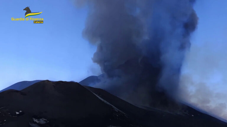 Soccorso alpino della Guardia di Finanza attiva vigilanza sull’Etna