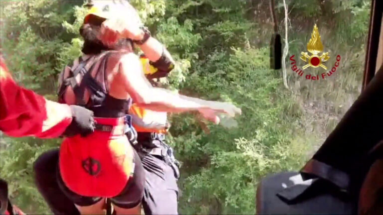 Incidente in montagna nel Lecchese, donna soccorsa da Vigili del Fuoco