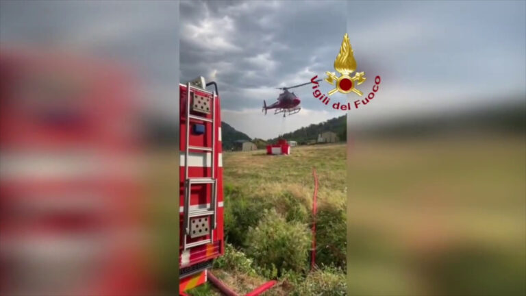 Rogo alle porte del Parco dei Sibillini, vigili del fuoco in azione