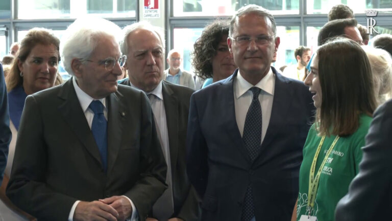 Mattarella tra gli applausi al Meeting di Rimini