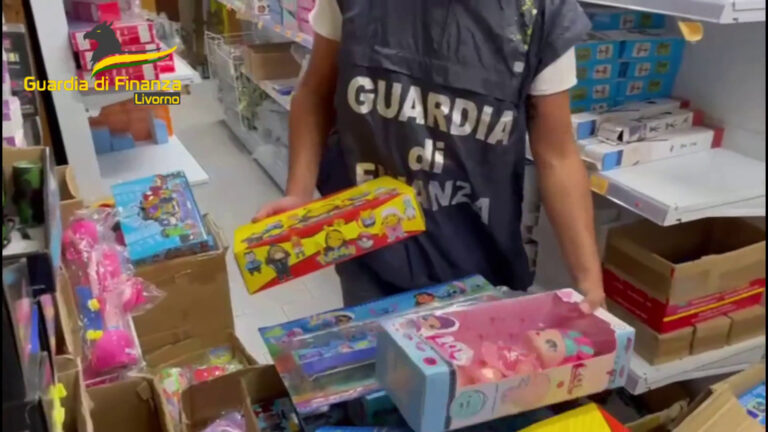 Sequestrati a Livorno 20 mila giocattoli contraffatti