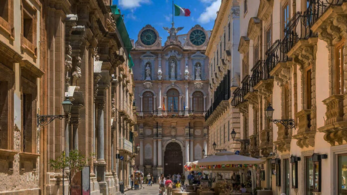 Trapani, stop alle bancarelle degli ambulanti nel centro storico