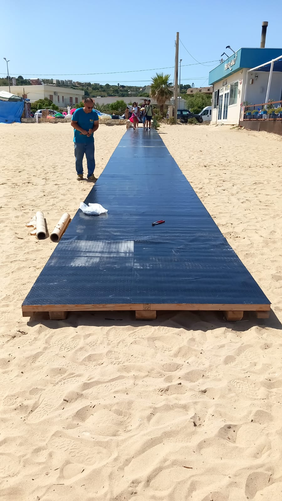 Accesso in spiaggia per disabili, a Castellammare installate delle passerelle in spiaggia