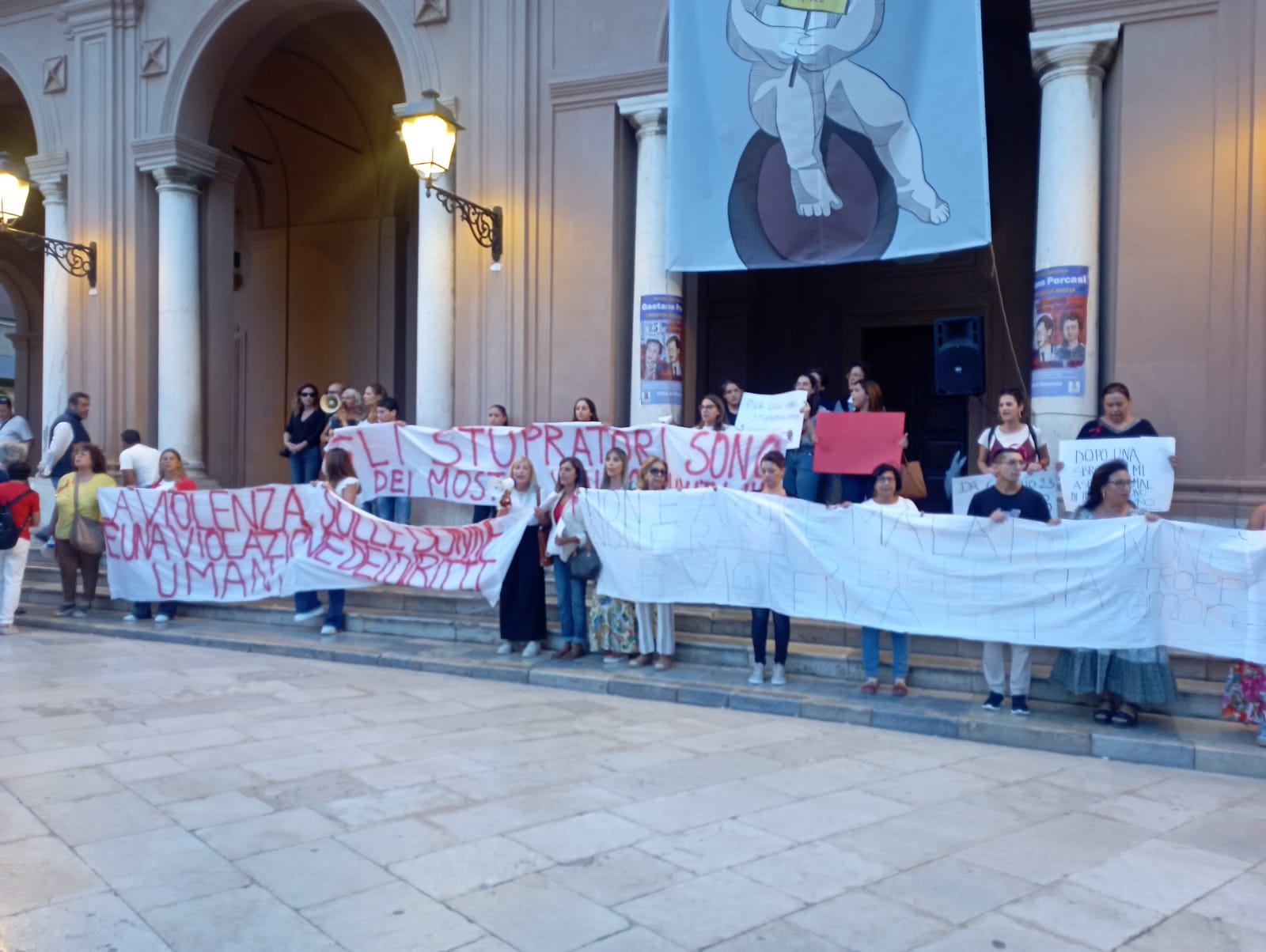 “Libere dalla Violenza”, non è amore malato, è abuso. Il corteo a Marsala. VIDEO