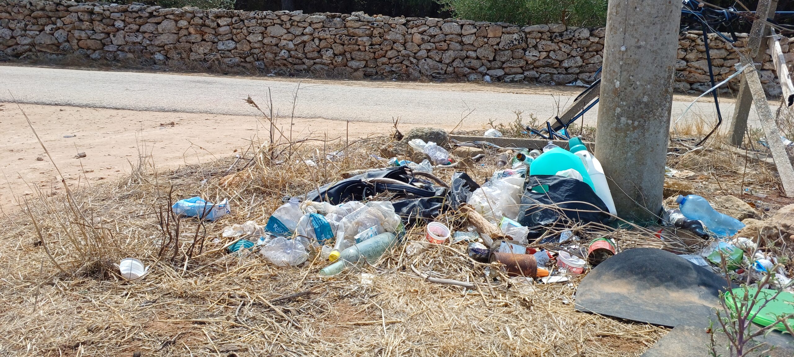 Degrado e spazzatura nel quartiere Ciavolotto a Marsala