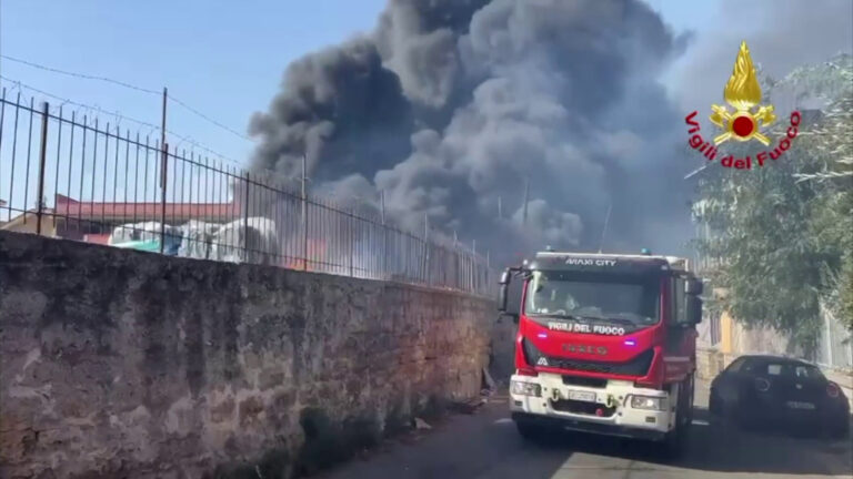 Incendi a Palermo e provincia, vigili del fuoco e 3 canadair in azione