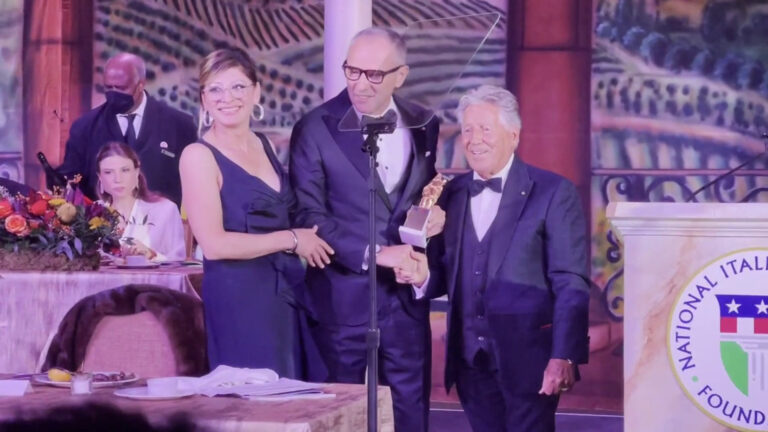 Formula 1, Domenicali premiato al gala Niaf da Mario Andretti