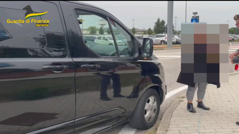 Venezia, la Gdf scopre autisti di noleggio abusivi all’aeroporto