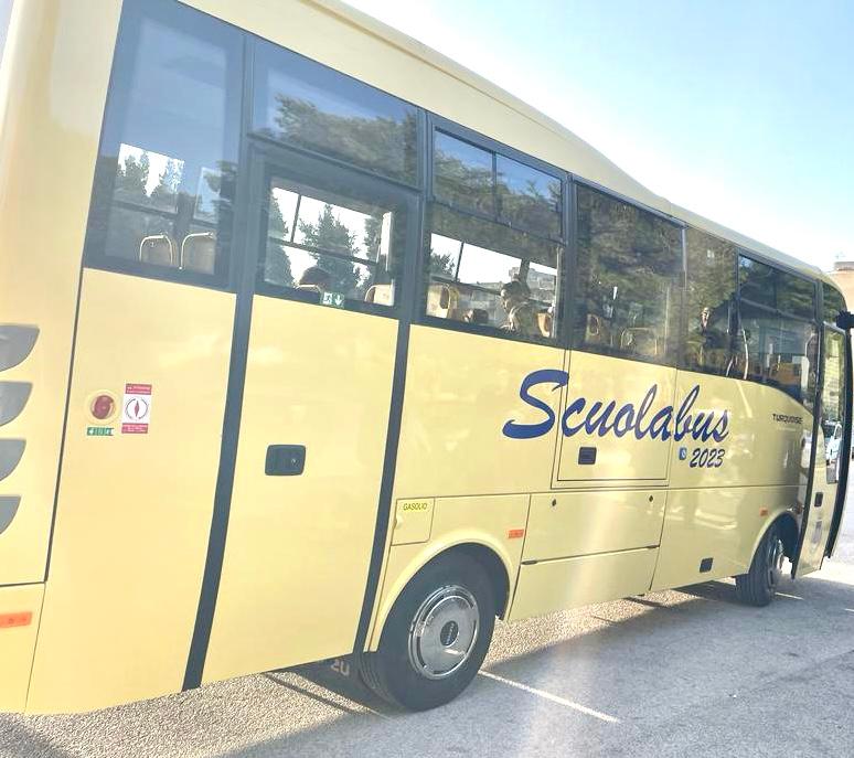 Gli alunni di Amabilina senza bus e Grillo richiama Marsala Schola