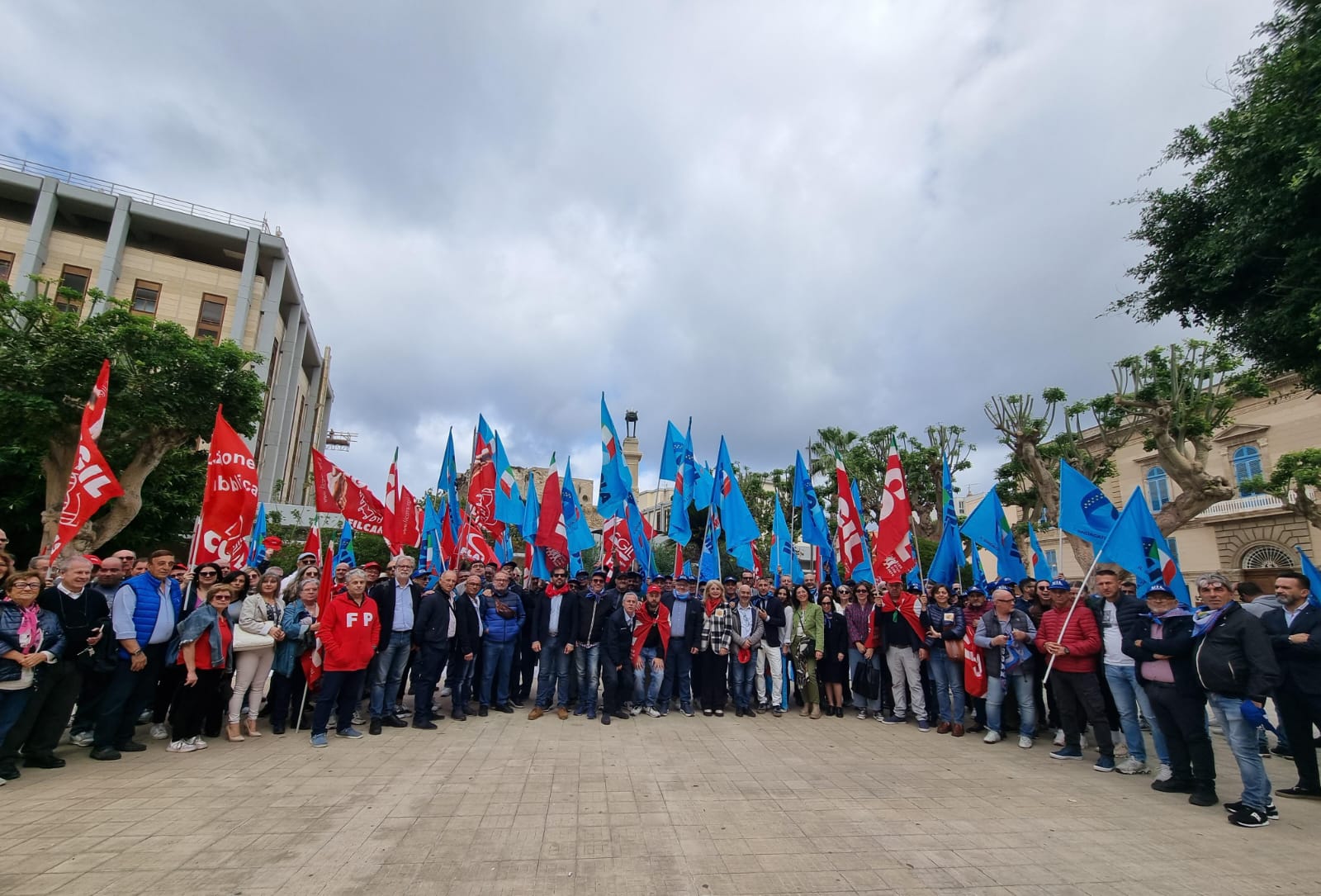 Sciopero nazionale di Cgil e Uil manifestazione a Trapani. Consegnata la piattaforma alla Prefetta