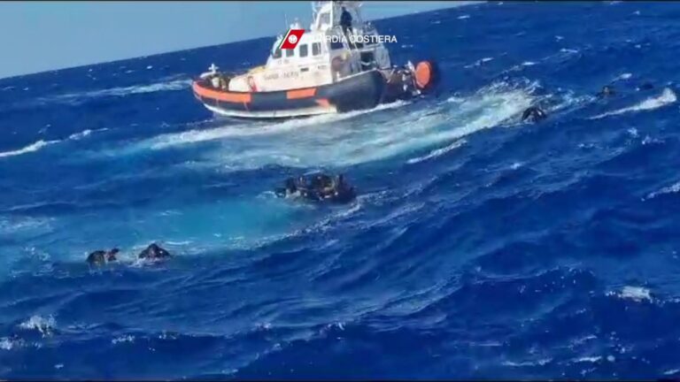Naufragio a Lampedusa, muore una bimba di 2 anni
