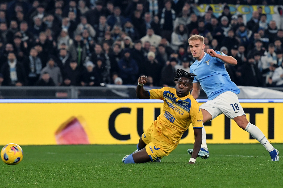 Soulé illude il Frosinone, la Lazio rimonta e vince 3-1