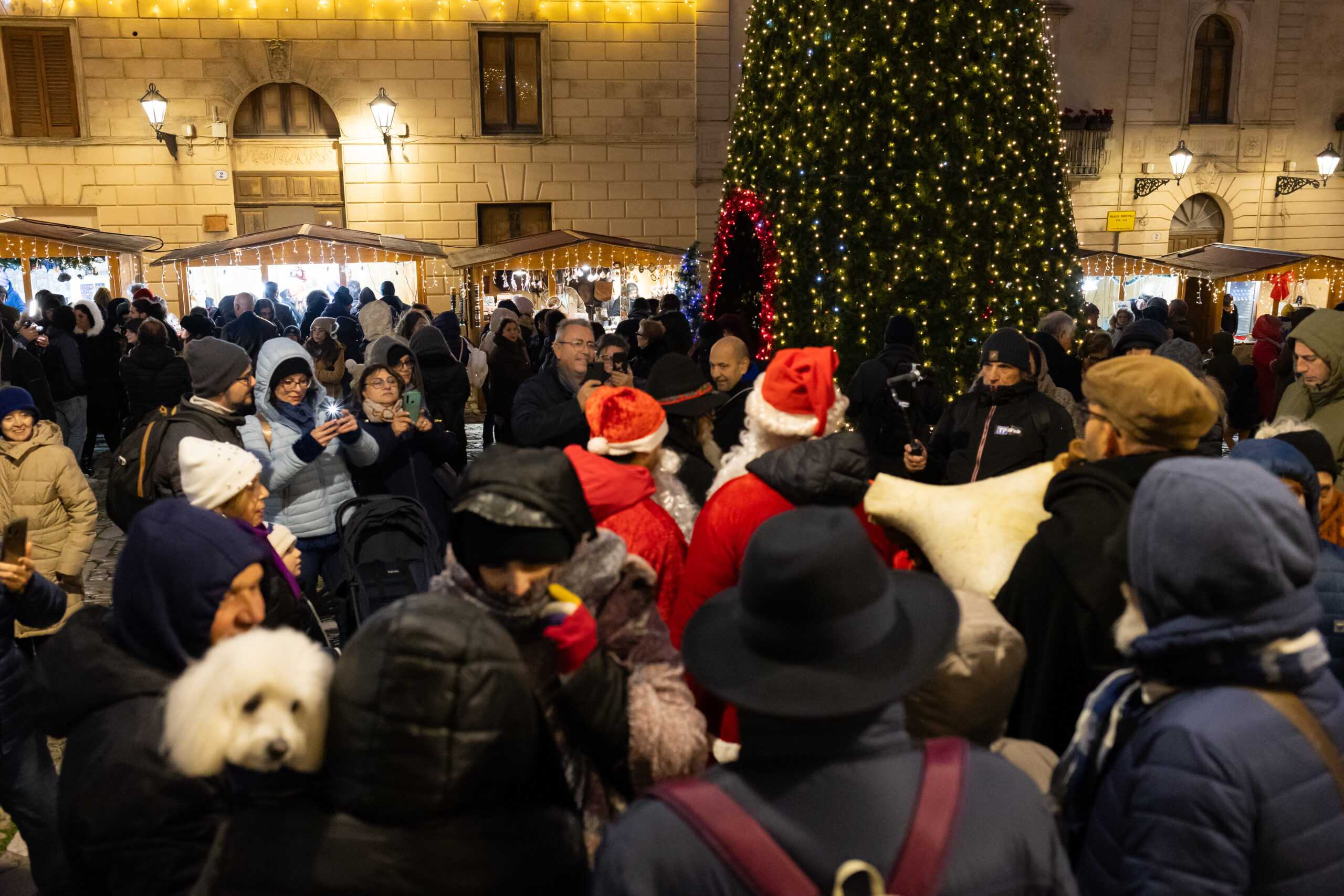 Ad Erice inaugurati i Mercatini, iniziano i festeggiamenti di Natale. VIDEO