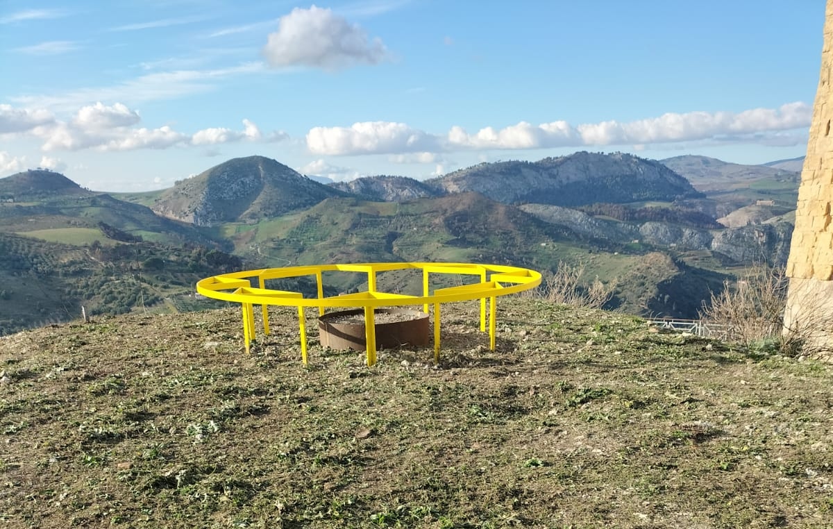 A Segesta omaggio ai pani votivi siciliani con l’opera Phimes