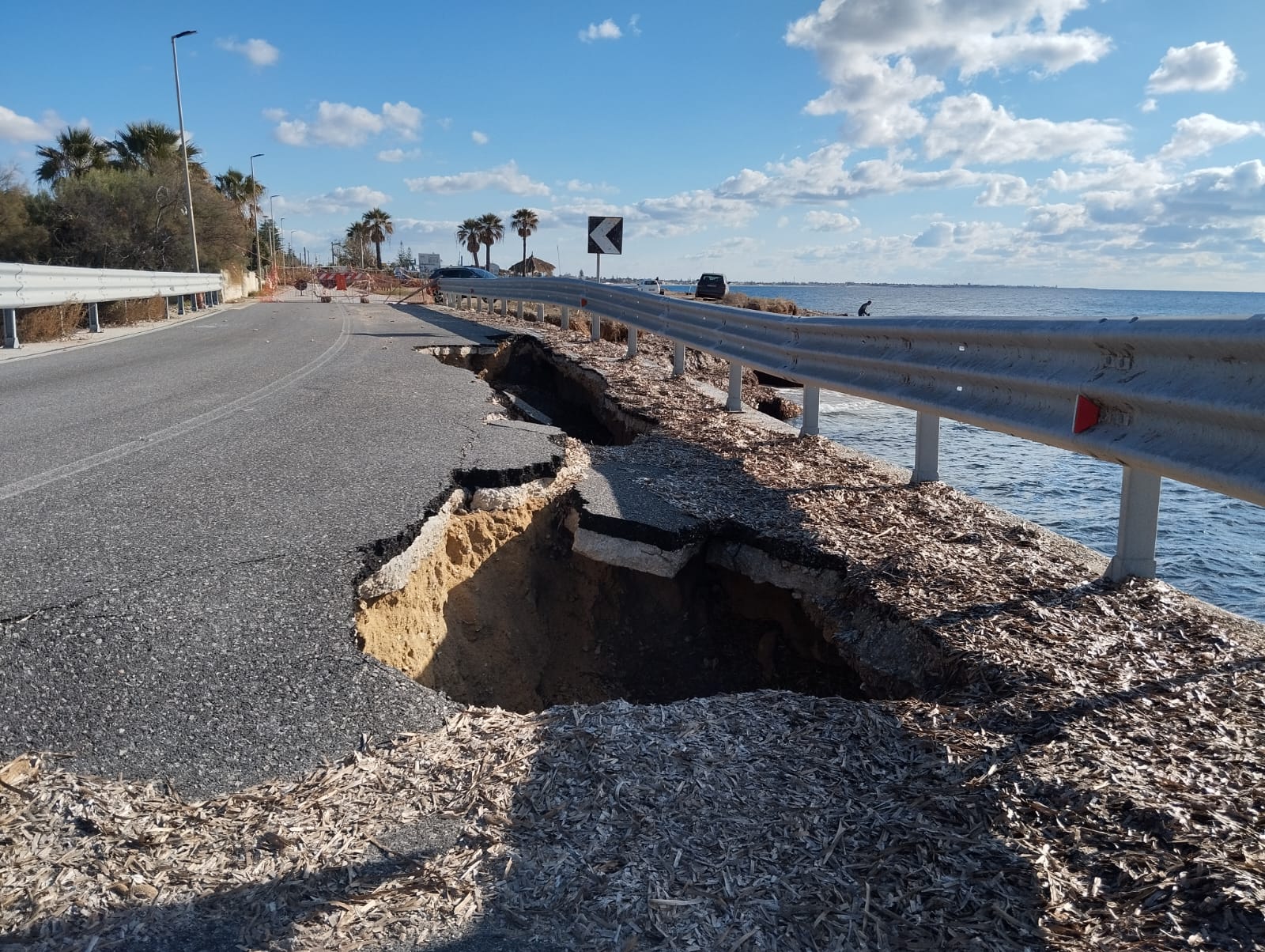 Nella zona dei lidi di Marsala la voragine fa sempre più paura